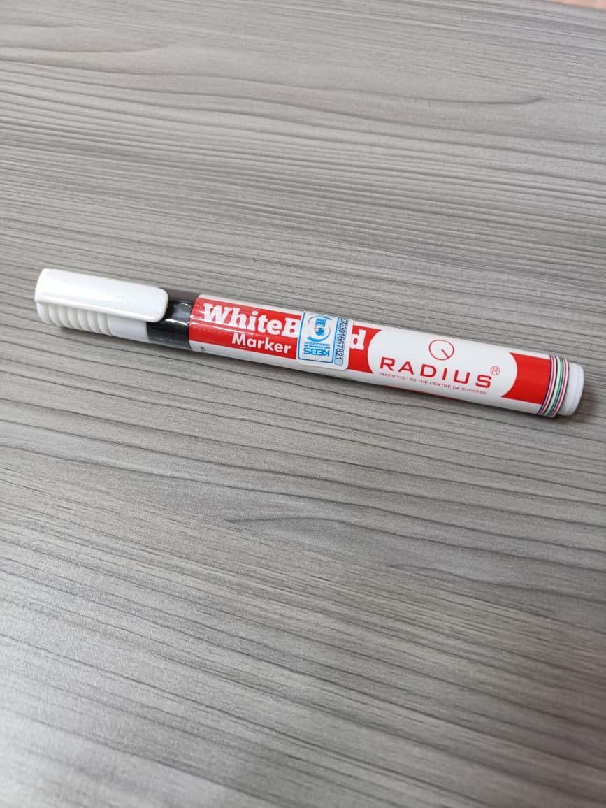 Radius Marker Whiteboard Black cover